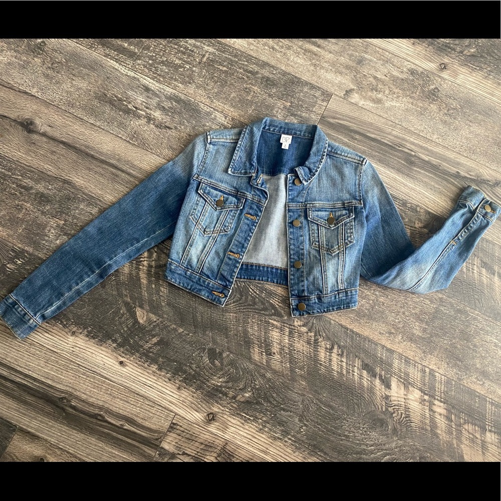 Cropped denim jacket